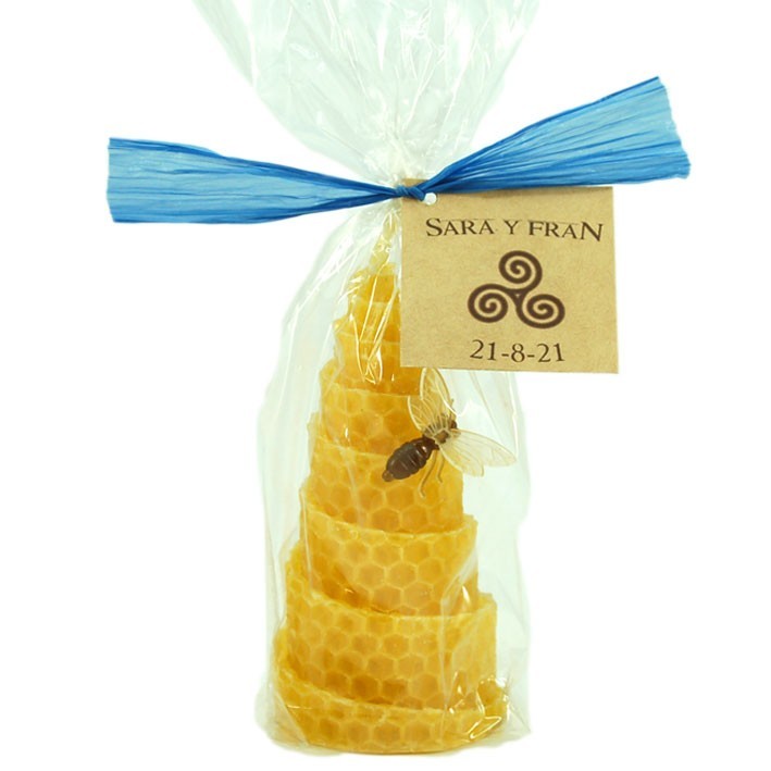 Vela panal natural 9 x 4,5 cm. con abeja, bolsa celofán y tarjeta