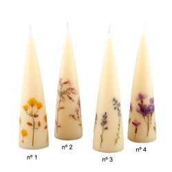Vela cono decorada con flor natural
