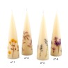 Vela cono decorada con flor natural