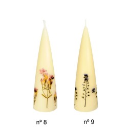 Vela cono decorada con flor natural