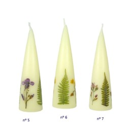 Vela cono decorada con flor natural