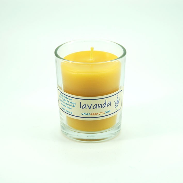 Vela perfumada lavanda natural en vaso.